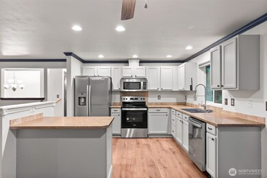 22634 Brookside Ct SE, Yelm, WA 98597 - photo 5