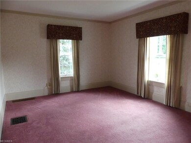 Spacious living room