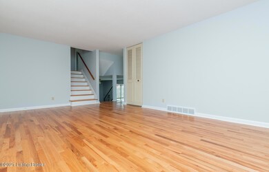 9301 Cloverwood Ln, Louisville, KY 40291 - photo 7