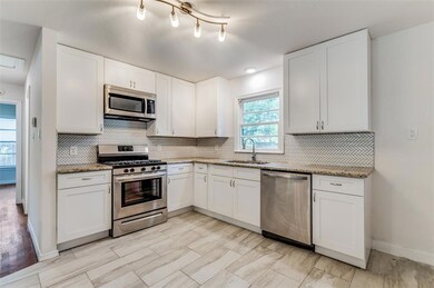 313 Harrison Ln, Hurst, TX 76053 - photo 4