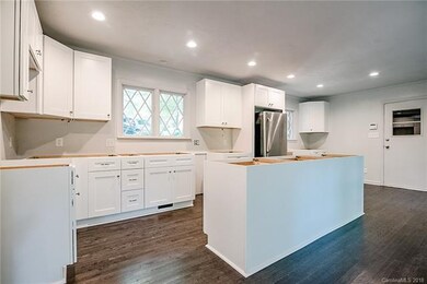 Kitchen features NEW soft-close shaker style cabin