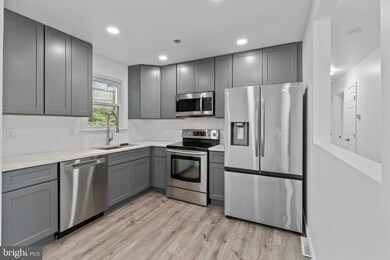 415 Grove Ridge Ct, Linthicum Heights, MD 21090 - photo 6