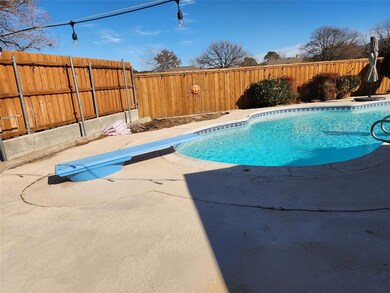 104 Baker Ct, Hurst, TX 76054 - photo 4