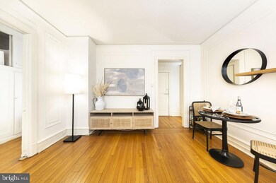 2100 2 Walnut St unit 6A, Philadelphia, PA 19103 - photo 4