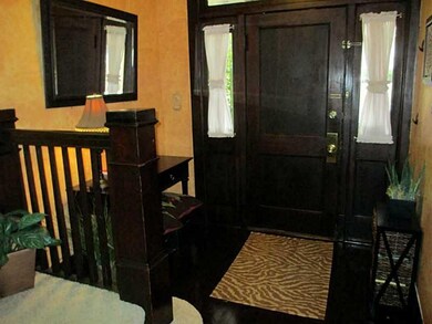 Entry/Foyer.