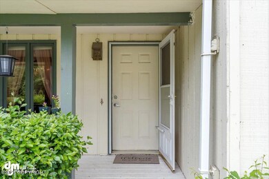 02-Front Exterior_KC_07730