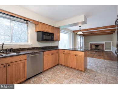 310 Maple St, Downingtown, PA 19335 - photo 7