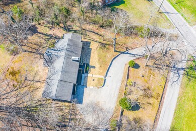 211 Lakeview Dr, Rossville, GA 30741 - photo 3