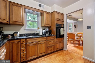 912 Larch Ave, Takoma Park, MD 20912 - photo 5