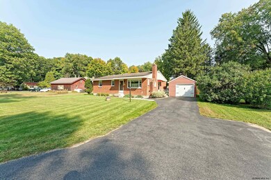 3 Trolley Bed Ln, Saratoga Springs, NY 12866 - photo 4