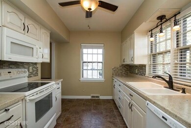 2420 E 29th St, Des Moines, IA 50317 - photo 7