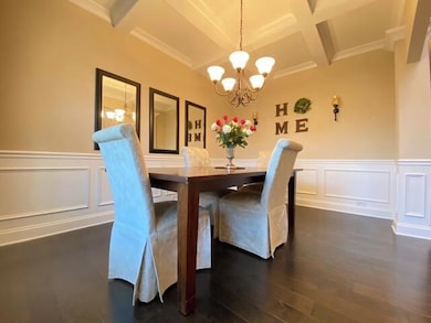 Dining w/table