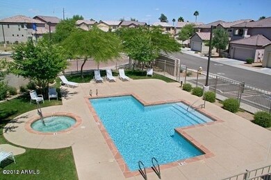Community Pool & Jacuzzi