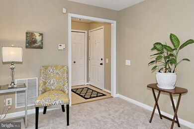 9242 Cardinal Forest Ln unit 9242B-201, Lorton, VA 22079 - photo 3
