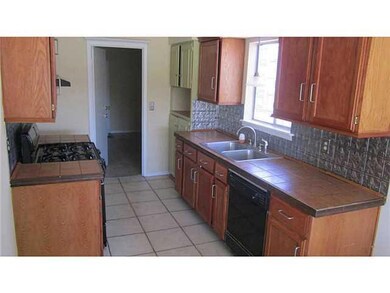 10826 George Archer Dr, El Paso, TX 79935 - photo 5