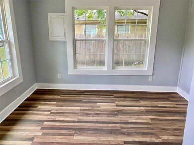 215 Erie St, Cleburne, TX 76031 - photo 4