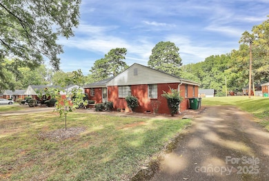 3210 Minnesota Rd unit 3210, Charlotte, NC 28208 - photo 2