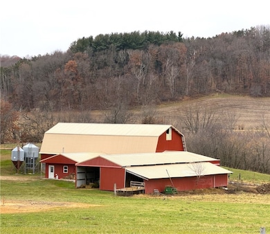 N24773 Washington Coulee Rd, Ettrick, WI 54627 - photo 3