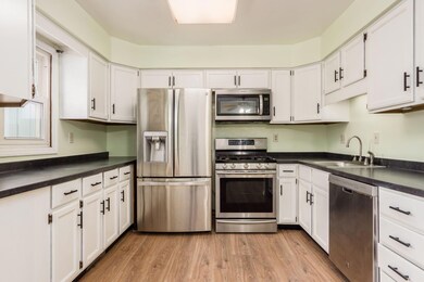 011_3fc5_Z 621 Simbury St 026
