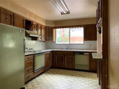 705 NE Franklin Ave, Bend, OR 97701 - photo 3