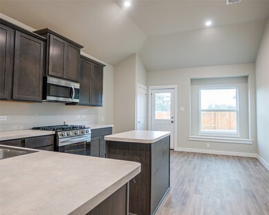 2524 Grace St, Bay City, TX 77414 - photo 4