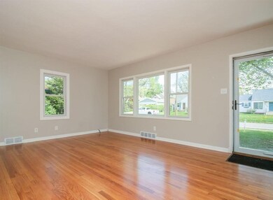 2606 47th St, Des Moines, IA 50310 - photo 2