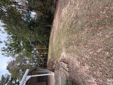 205 Hampton Dr, Atlanta, TX 75551 - photo 3