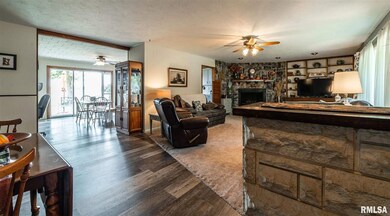 325 Mayfair Dr, Lincoln, IL 62656 - photo 2