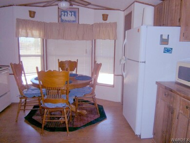DINING BY BAY WINDOWS