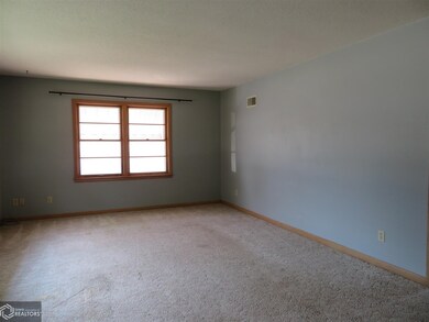 605 5th Ave NE, Clarion, IA 50525 - photo 2