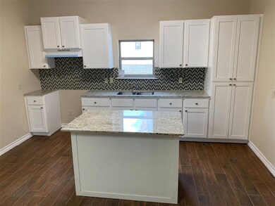 2005 Marcella Ave, Laredo, TX 78040 - photo 4