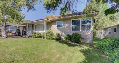 1353 NE Evans St, Grants Pass, OR 97526 - photo 2