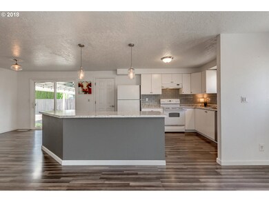 3693 Oak Ridge Ln, Hubbard, OR 97032 - photo 5