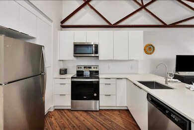 207 Gloucester St unit 208, Brunswick, GA 31520 - photo 2