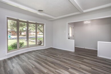 1102 Hillside Dr, Gainesville, TX 76240 - photo 4