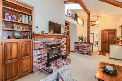 004-photo-living-room-6655817