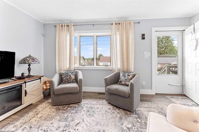 208 W Hillcrest Ave, Morgantown, WV 26501 - photo 2