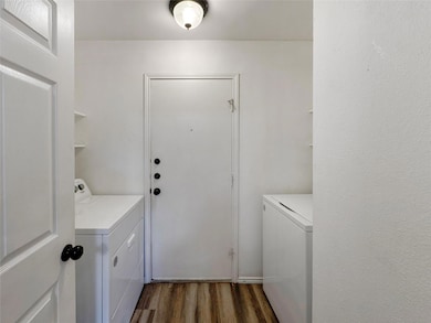 1901 Holly Springs Dr, Taylor, TX 76574 - photo 4