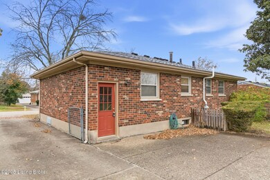 1907 Balfour Dr, Louisville, KY 40242 - photo 4