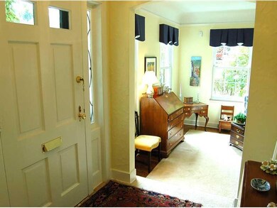 Entry/Foyer.
