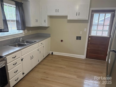 3728 Dresden Dr E, Charlotte, NC 28205 - photo 7