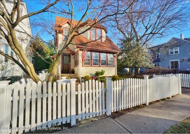 13 Brooks Pl Front Gate