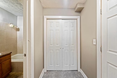 1657 Sullivant Ave, Columbus, OH 43223 - photo 4