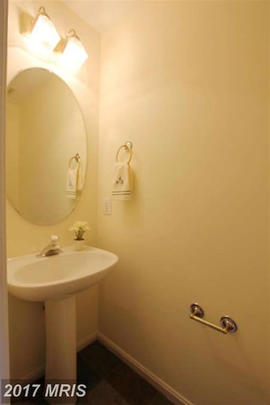 2404 Garnett Dr, Alexandria, VA 22311 - photo 3