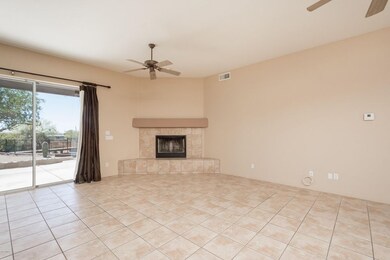 004_Living Room