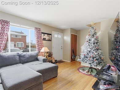 8207 Dartmouth Dr, Warren, MI 48093 - photo 4