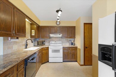 1122 Vanlear Ct, Columbus, OH 43229 - photo 7