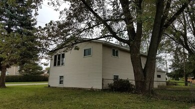 331 Delaware Ct, Carpentersville, IL 60110 - photo 3