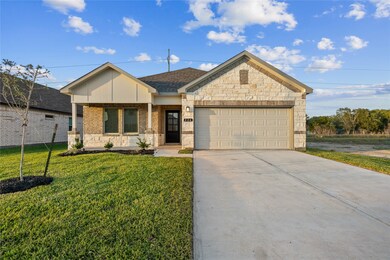 226 Eagleville Dr, Alvin, TX 77511 - photo 4