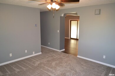 1391 Merritt Rd, Jacksonville, IL 62650 - photo 3